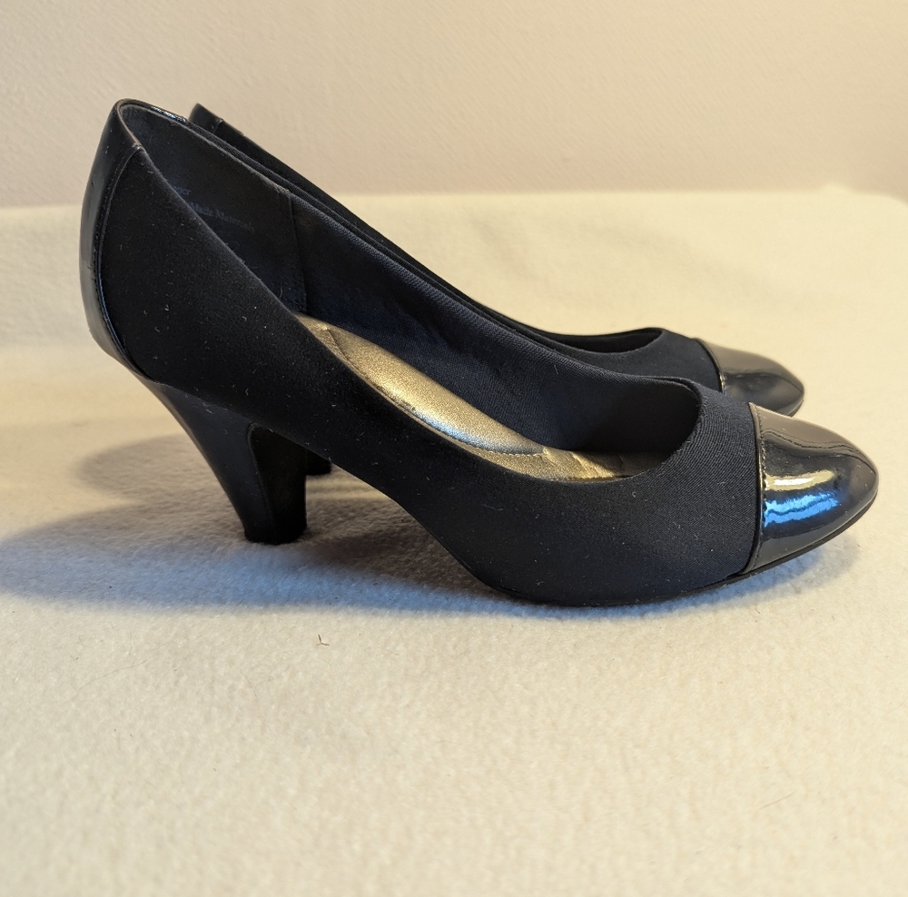 Abella Midnight Blue Heels Medium Height, Size 7 Women's